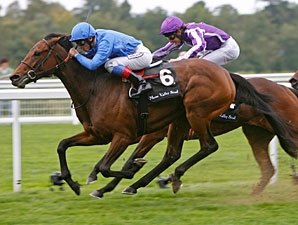 White Moonstone Shines in Fillies' Mile White Moonstone Shines in Fillies' Mile