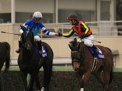 Gentildonna wins the 2014 Arima Kinen at Nayakama Racecourse.