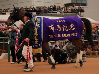 Gentildonna wins the 2014 Arima Kinen at Nayakama Racecourse.