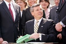Fletcher Signs Kentucky Breeder Incentive Bill Fletcher Signs Kentucky Breeder Incentive Bill