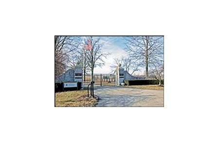 Entrance to Buckram Oak Farm.