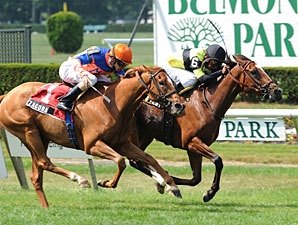 Giants Play Breaks Through in NY Stakes Giants Play Breaks Through in NY Stakes