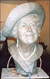 Queen to Unveil Statue of Queen Mother at Cheltenham Queen to Unveil Statue of Queen Mother at Cheltenham