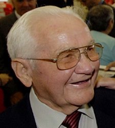 Carl Hanford, Kelso's Trainer, Dies at Age 95 Carl Hanford, Kelso's Trainer, Dies at Age 95
