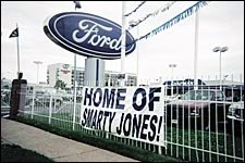 Smarty Replaces Mustang as 'The Big Hoss' at Chapman Ford Smarty Replaces Mustang as 'The Big Hoss' at Chapman Ford