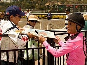 Valenzuela Welcomed Warmly in Calif. Return Valenzuela Welcomed Warmly in Calif. Return