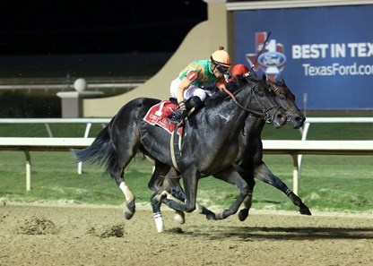 Great Minds wins the 2016 Texas Mile