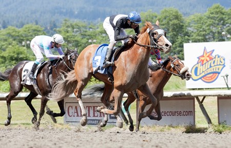 Snuggles wins the 2016 Emerald Downs Handicap.