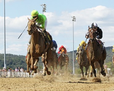Hawaakom wins the 2016 West Virginia Governor's Stakes.