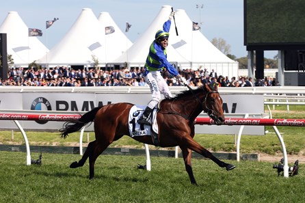 Jameka wins the 2016 Caulfield Cup