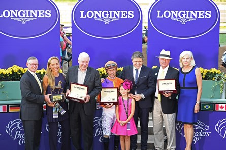 Beholder wins the 2016 Breeders' Cup Distaff