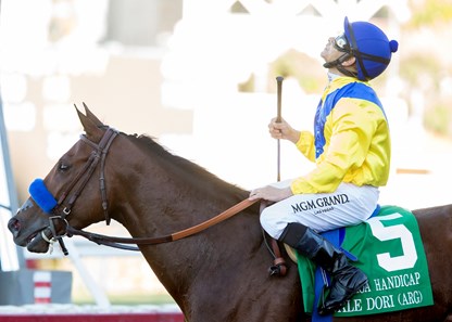 Vale Dori wins the 2016 Bayakoa Handicap