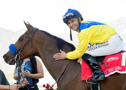 Vale Dori wins the 2017 La Canada Stakes