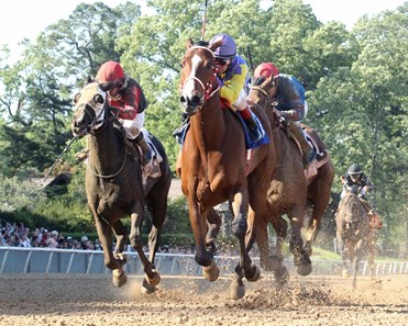 Racer wins the 2017 Arkansas Breeders' Stakes