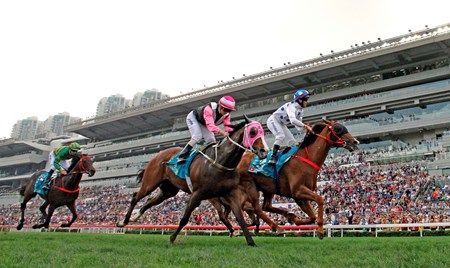 Contentment wins the 2017 Champions Mile (HK-I)