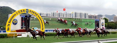 Rocketeer wins the 2017 Hong Kong Young Industrialists Council Silver Jubilee Cup Handicap