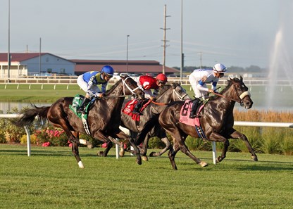 Western Reserve wins the 2017 Warrior Veterans Stakes