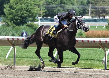 Sharp Azteca wins the 2017 Monmouth Cup (G3)