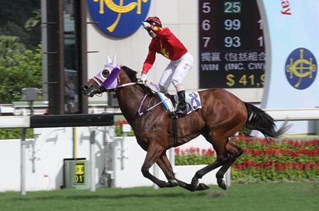 Brett Prebble steers Hang’s Decision to win the Class 2 Hong Kong Reunification Cup Handicap (1400m) in a course record time.