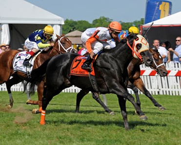 Ben's Cat with Julian Pimental wins the Jim McKay Turf Sprint, presented by Apple Ford
