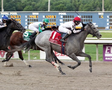 P Boo wins the 2017 Louisiana Legends Soiree Stakes