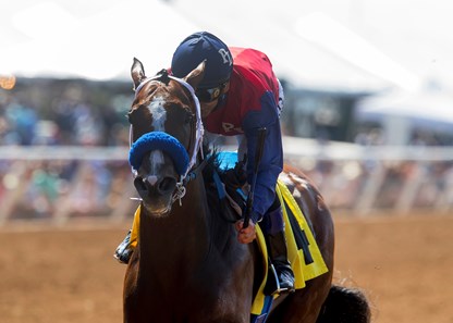 Miss Sunset wins the 2017 Fleet Treat Stakes