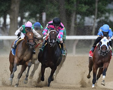 Paulassilverlining wins the 2017 Honorable Miss Handicap (G2)