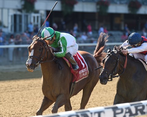 Highway Star wins by a neck over Carina Mia in the Gallant Bloom at Belmont Park