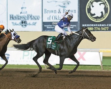 Untrapped wins the 2017 Oklahoma Derby (G3)