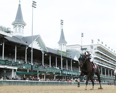 Limousine Liberal wins the 2017 Bet on Sunshine Stakes