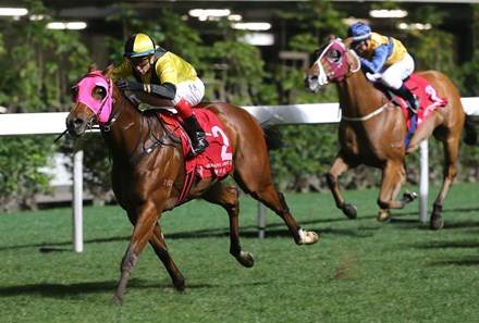 Born In China (No. 2), with Douglas Whyte in the saddle, wins the 2018 Happy Valley Trophy (1200m) at Happy Valley