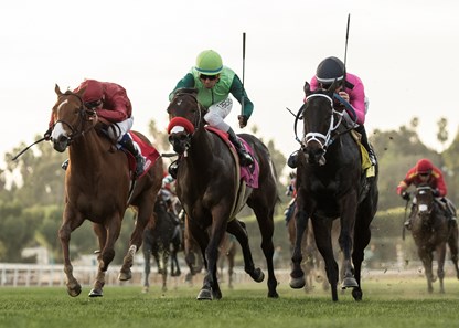 War Heroine wins the 2018 Sweet Life Stakes