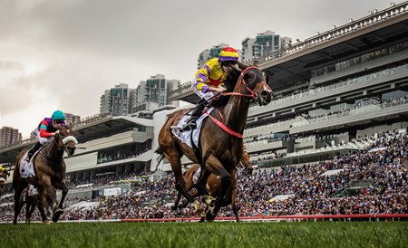 Ping Hai Star wins the 2018 BMW Hong Kong Derby