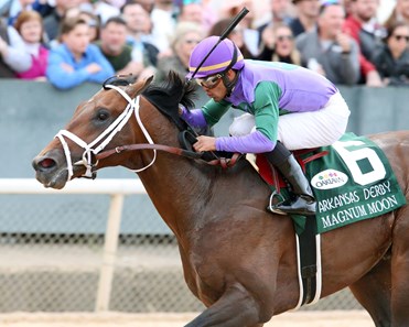 Magnum Moon wins the 2018 Arkansas Derby
