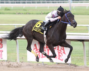 Mr. Al's Gal wins the 2018 Louisiana Legends Distaff Stakes at Evangeline Downs.