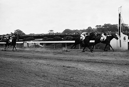 Assault wins the 1946 Preakness Stakes