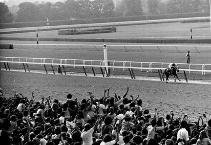 Secretariat wins the 1973 Belmont Stakes