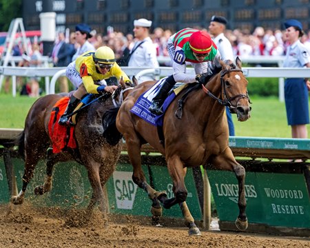 Vahva wins the Derby City Distaff Stakes May 4 at Churchill Downs