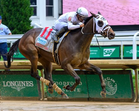 My Mane Squeeze wins the Eight Belles Stakes at Churchill Downs