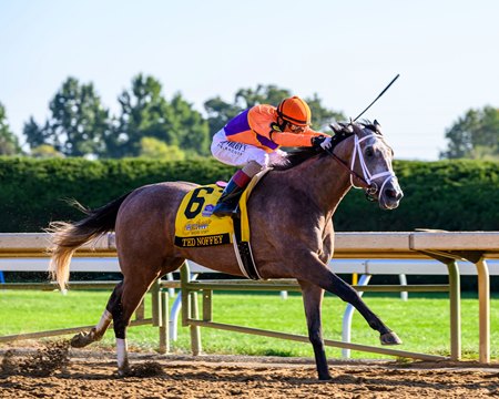 Ted Noffey wins the Breeders' Futurity at Keeneland