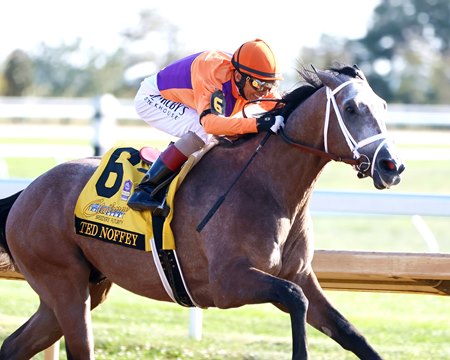 Ted Noffey wins the Breeders' Futurity at Keeneland