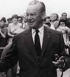 Whitney Vandervort Vanderbilt, Whitney Elected to Hall of Fame - BloodHorse