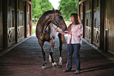 Barbara Banke with Hot Dixie Chick, the dam of Pauline's Pearl, at Stonestreet Farms