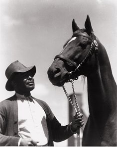 Man o' War with his groom, Will Harbut