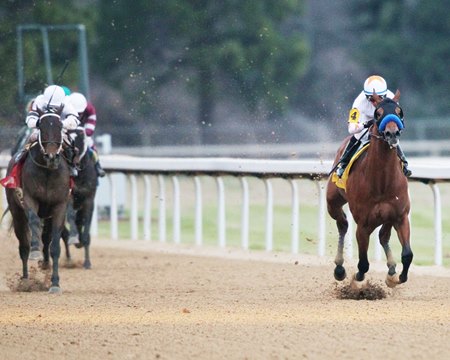 Mourinho ganó facil el Smarty Jones Stakes