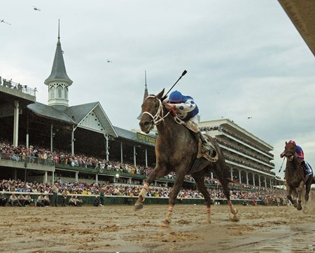 Smarty Jones wins the 2004 Kentucky Derby at Churchill Downs