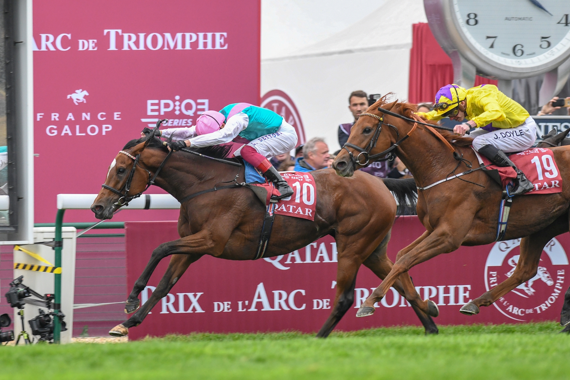 arc de triomphe longchamp