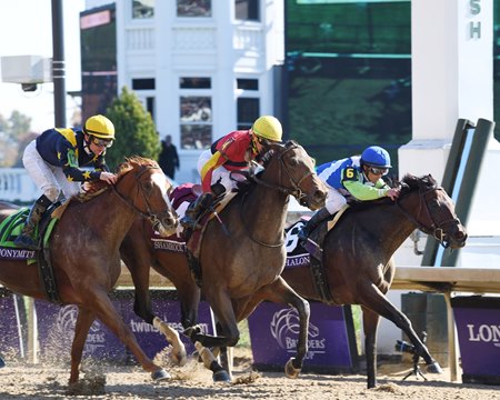 Shamrock Rose and Irad Ortiz Jr. (center) get the victory in the Breeders' Cup Filly & Mare Sprint at Churchill Downs