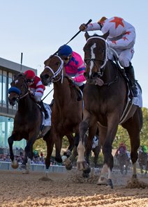 Lady Apple gets by Motion Emotion and Brill to take the Fantasy Stakes at Oaklawn Park