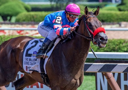 Come Dancing wins the 2019 Ballerina Stakes at Saratoga Race Course 